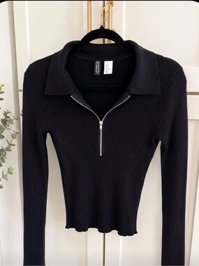 H&M Black Ribbed Zip-Up Knit Top Size S